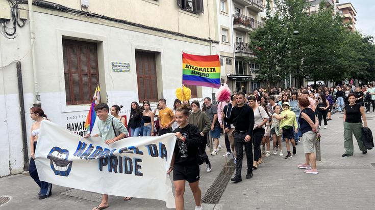 'Harro ez da pride' aldarrikatu dute Aretxabaletako kaleetan