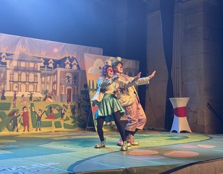 Santa Ana antzokia jendez bete dute Potx eta Lotx pailazoek