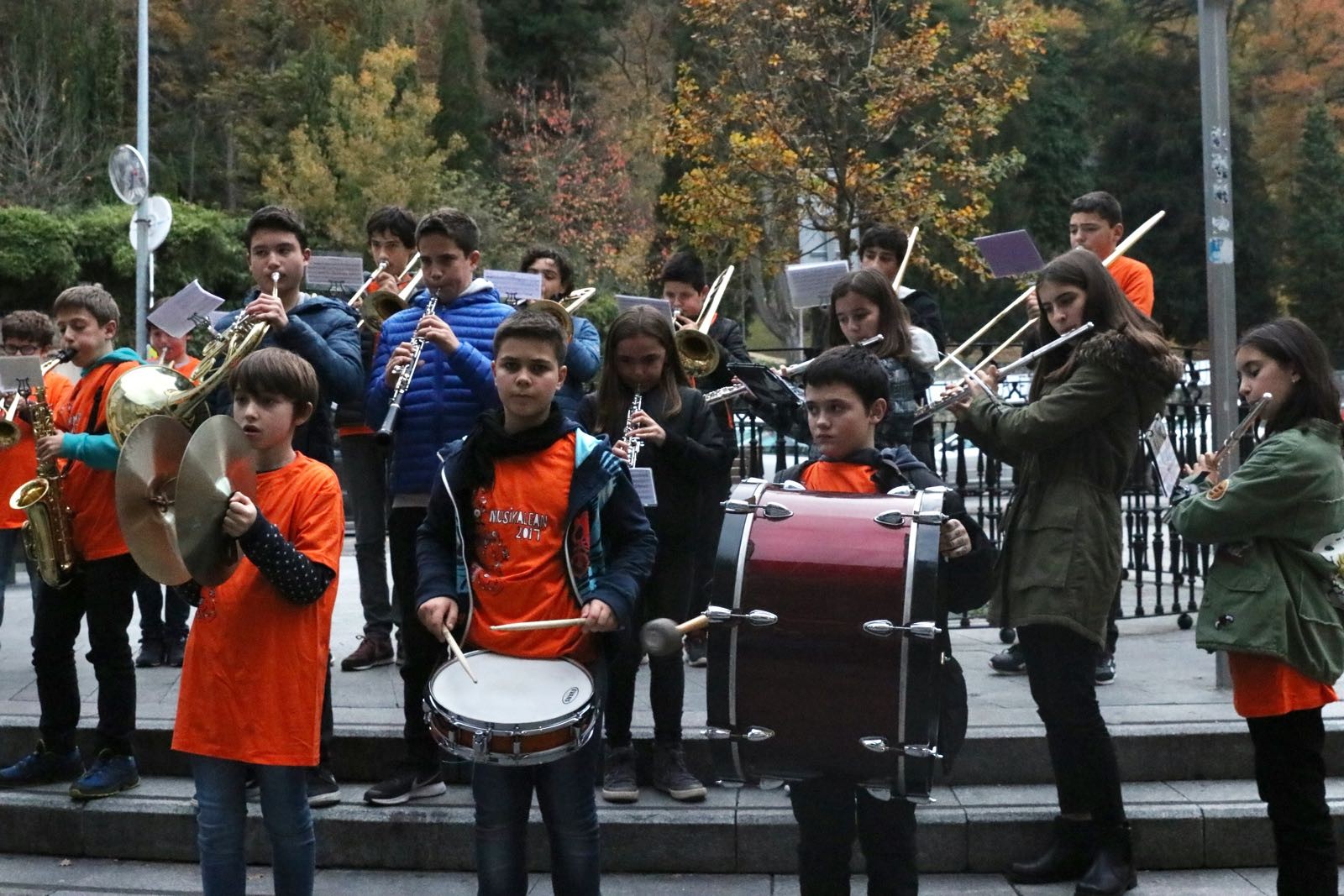 Arrasate Musikaleko Banda Gaztekoen lehen kalejira