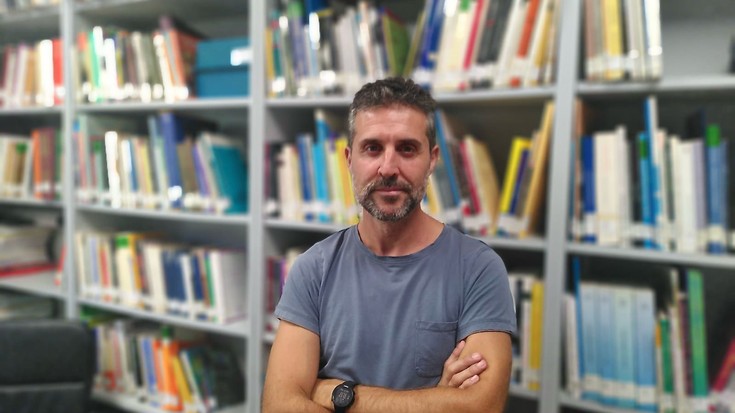 Jordi Calvo: "Armekin hornitzeak gerrara soilik garamatza"