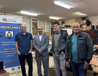 Fronte Polisarioko ordezkari berriak Arizmendi Ikastolako 'Birziklanet' proiektua ezagutu du