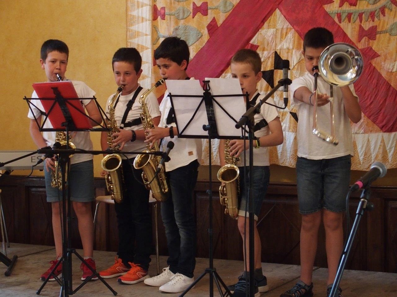 64 gaztetxo musikarik emanaldia eskainiko dute