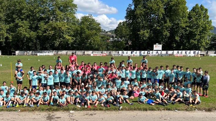 160 neska-mutikorekin abiatu du BKEk futbol campusa