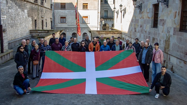 Aberri Egunean Iruñera joateko deia egin du Debagoieneko EH Bilduk