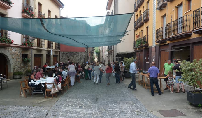 San Roke kaleko jaietan bazkaria, erromeria eta Imanol Albizuren harri-jasotze erakustaldia izango dira