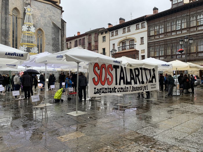 "Erreskate eta laguntza zuzenak" aldarrikatu dituzte ostalariek