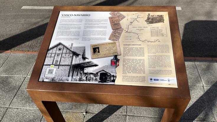 Vasco-Navarro trenbidea Aretxabaletatik igarotzen zela oroitzeko panela jarri dute