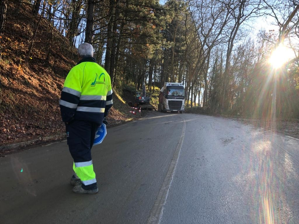 Urkulurako errepidea garbitzen eta egokitzen dihardute