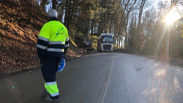 Urkulurako errepidea garbitzen eta egokitzen dihardute