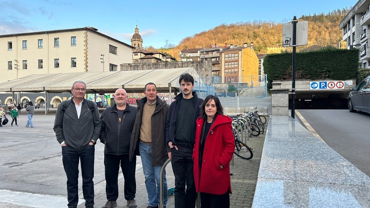 EAJk dio Seminario azpian aparkalekua eraiki izan balitz, Novedadeseko garajeek konponduta izango luketeela sarbidea