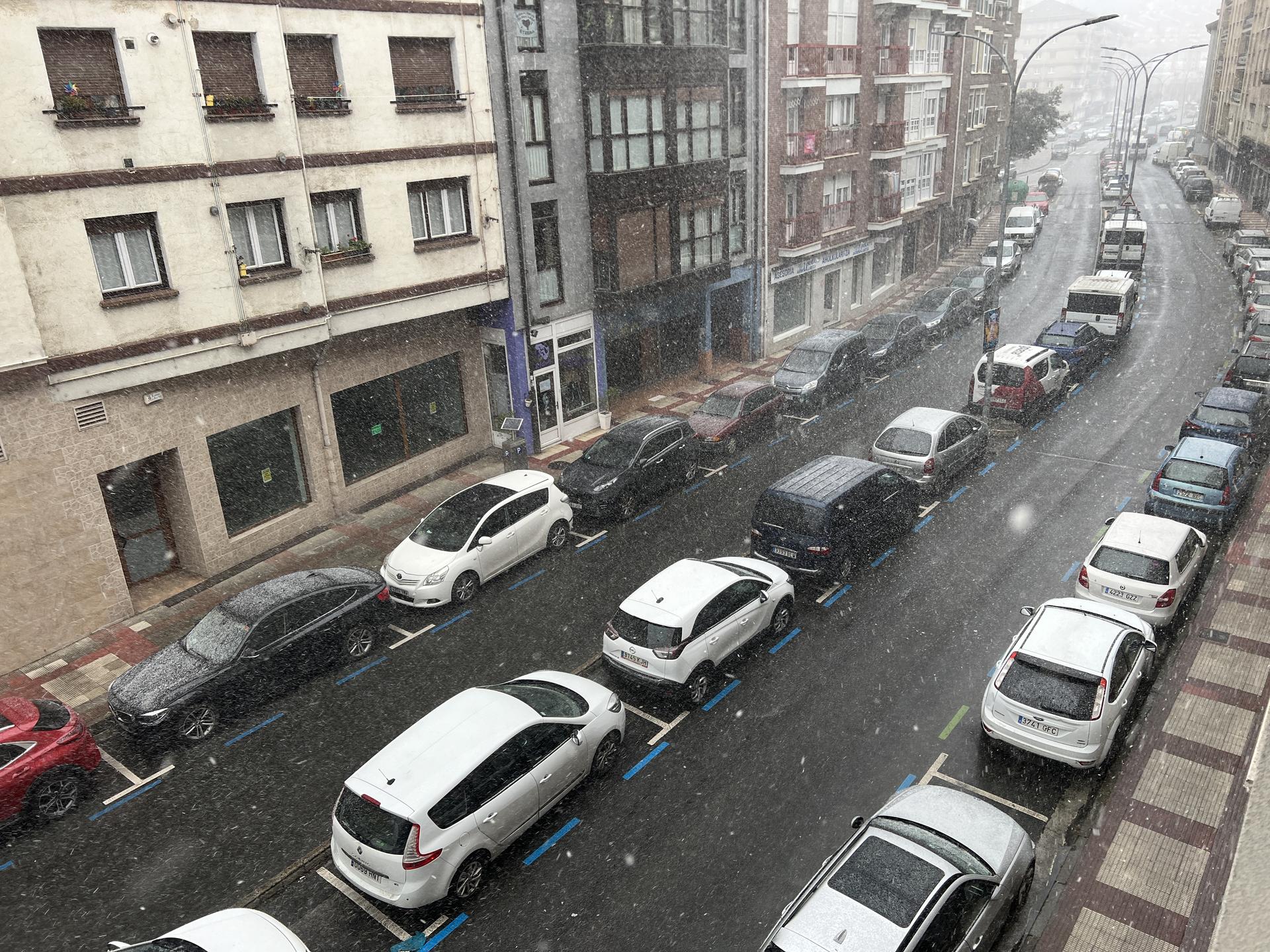 Elur giroa egun guztian gaur; zaparrada mardulenak eguerdi parterako iragarri dituzte