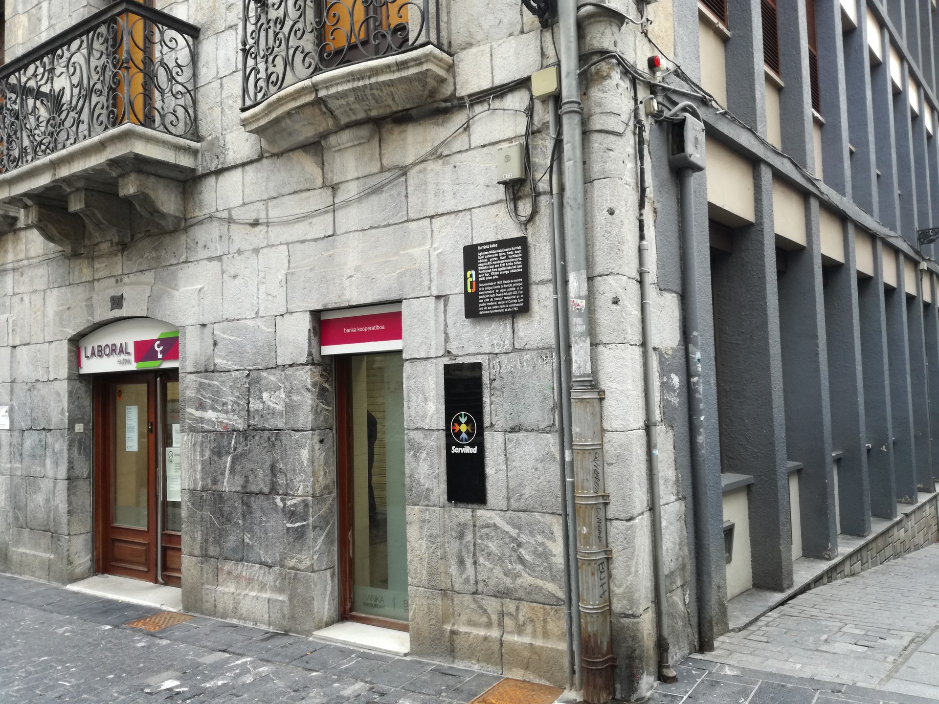 Gaur itxiko ditu ateak Laboral Kutxaren sukurtsal zaharrenak