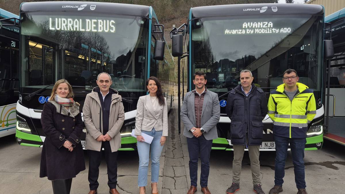 Avanzako instalazioak bisitatu ditu Azahara Dominguez diputatuak