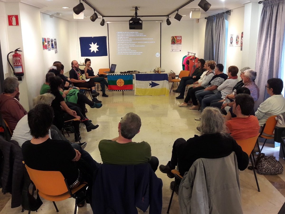 Herri Maputxeen gaineko solasaldi arrakastatsua izan zen atzo, kultura etxean