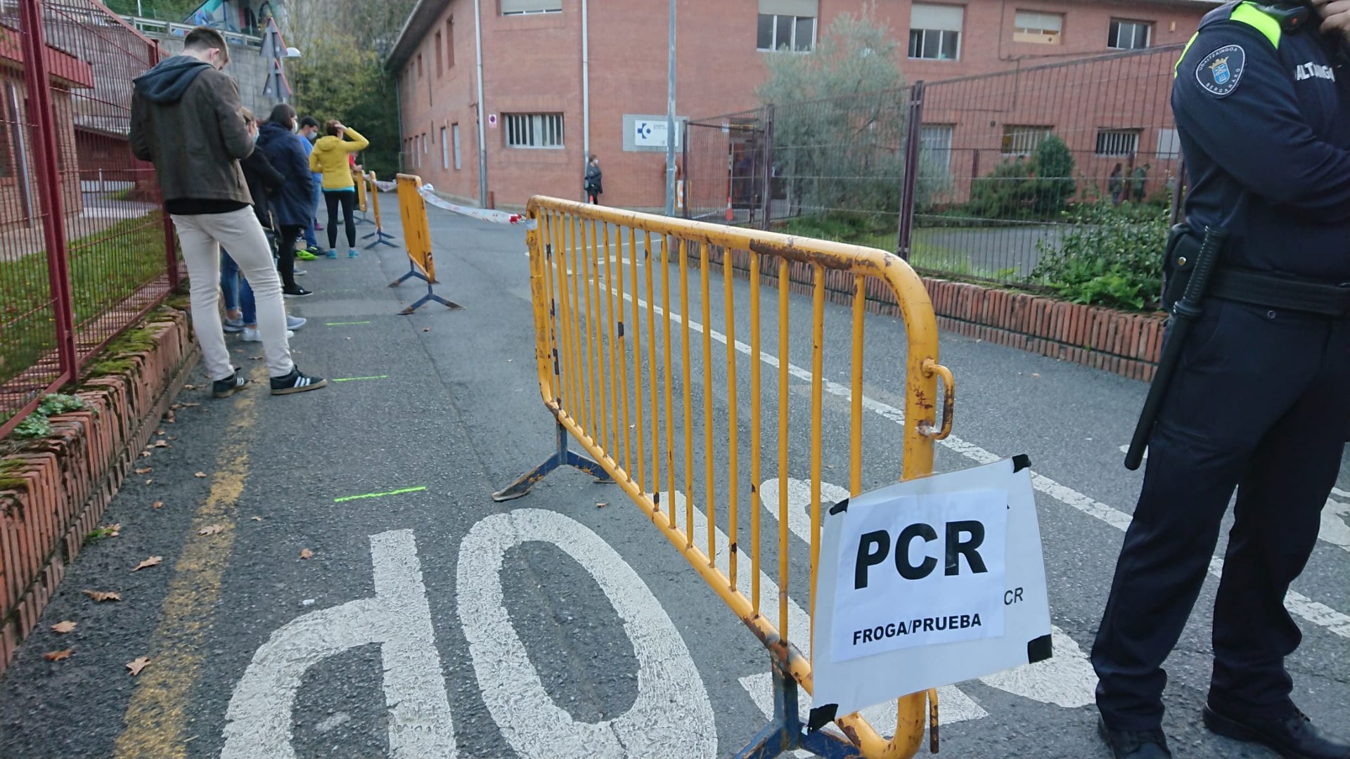 PCR probak egitera deitu dituzte 13 eta 40 urte arteko bergararrak