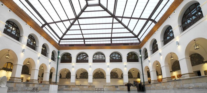 Oposizioak oharra kaleratu du Bibliotekan izandako "murrizketa" bat salatuz