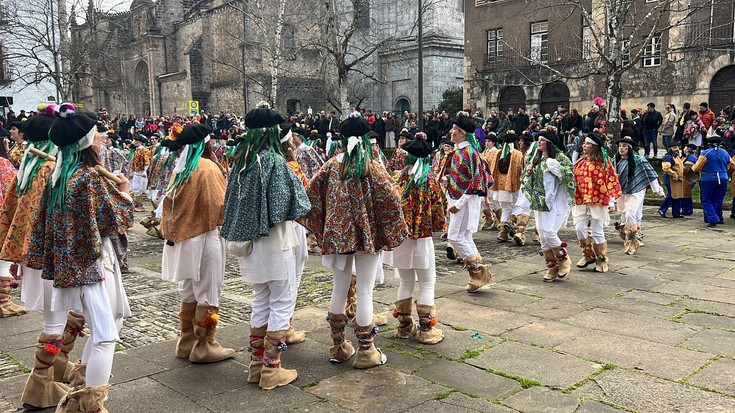 Kalerik kale dantzan ibili dira Oñatin goizean goizetik