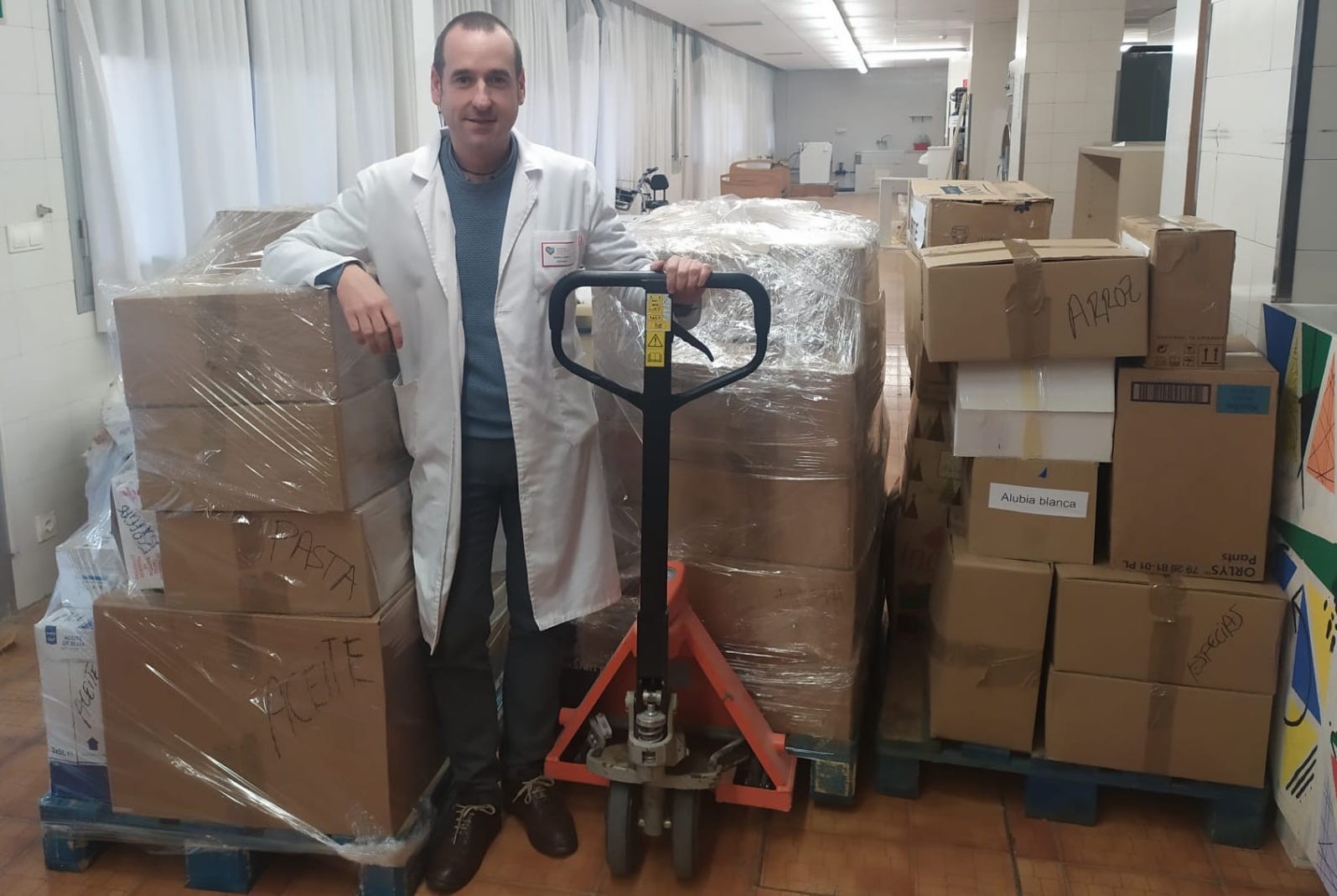 2.000 kilo elikagai jaso ditu Aita Menni ospitaleak Lesbosera bidaltzeko