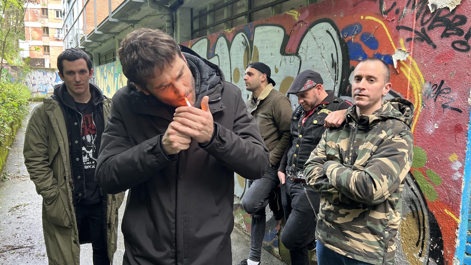 Arnasa estu hartu eta zuzenekoa emateko prest