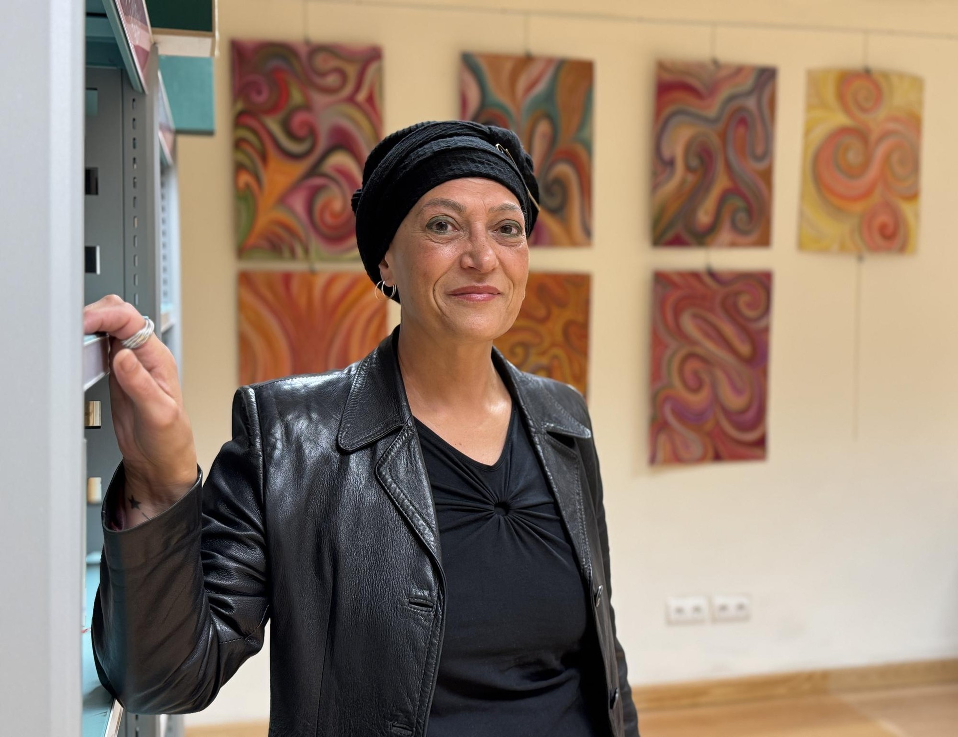 Bibliotekako eremuan erakusketa berria jarri dute