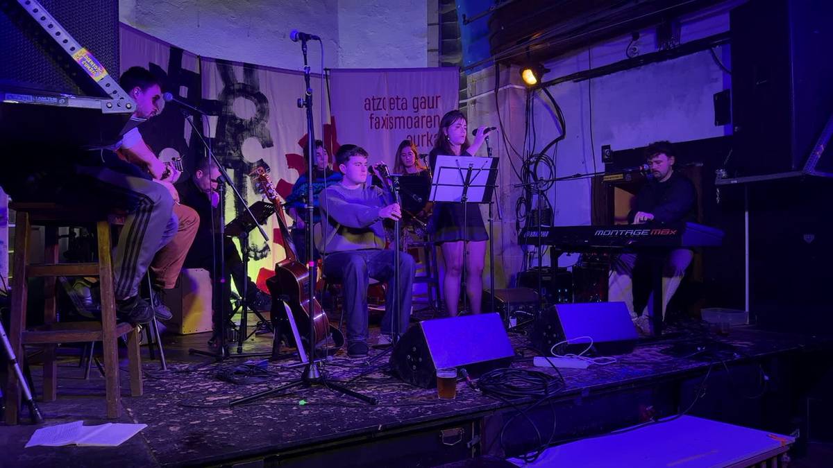 Hitzaldia eta musika emanaldia uztartu dituzte kartzela zaharrean