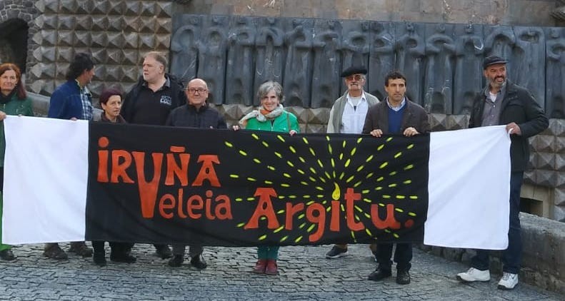 Iruña-Veleiako Argitu ekimeneko hainbat kide Arantzazun izan dira Euskaltzaindiaren Biltzarraren