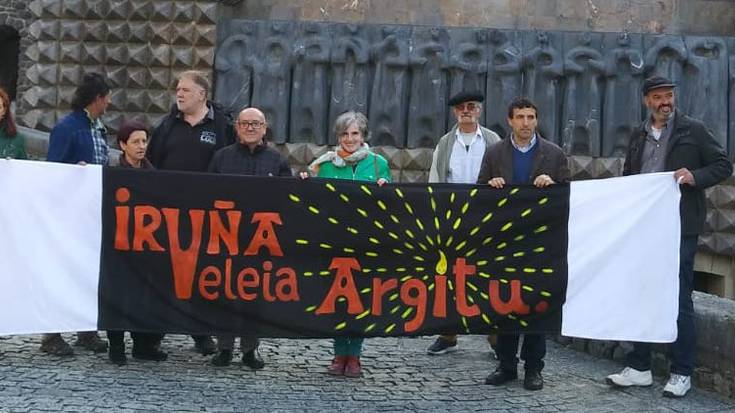 Iruña-Veleiako Argitu ekimeneko hainbat kide Arantzazun izan dira Euskaltzaindiaren Biltzarraren