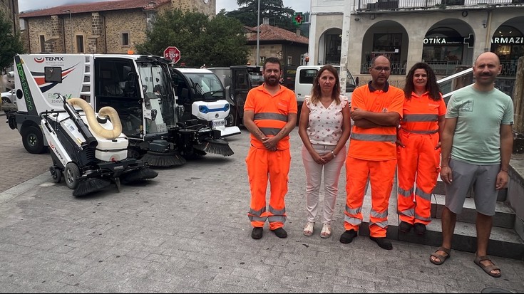 Aretxabaletako kaleak garbitzeko hiru makina berri