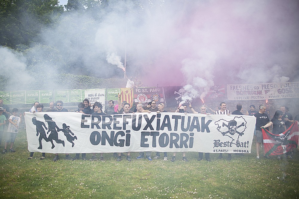 Oñatiko Larraña etxeko errefuxiatuek parte hartuko dute zapatuko St. Pauli zaleen festan