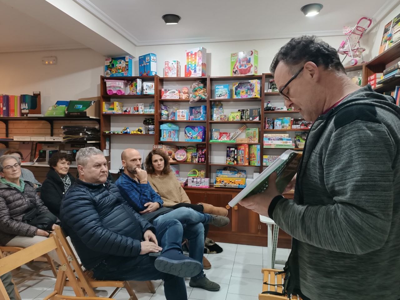 'Zu non, han DA!' ekimena Itzar liburu dendara heldu da