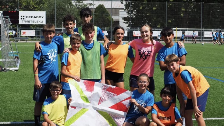 Beroari egokituta baina giro ezin hobean doa Bergarako futbol campusa