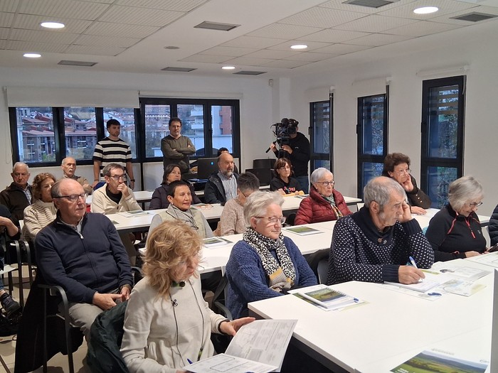 Enagas-en hirogeno azpiegituren inguruko informazioa jaso dute Debagoiendarrek