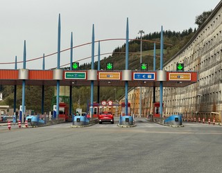 Hainbat itxiera eta bypass, domekatik egubakoitzera