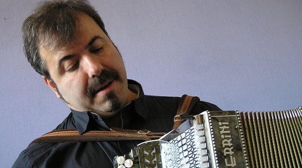 Joseba Tapia musikariak hitzaldia emango du astelehenean Humanitate eta Hezkuntza Zientzien Fakultatean, Eskoriatzan