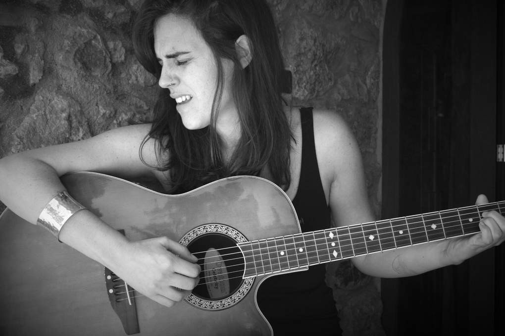 Maria Rivero musikaria gaur Oñatin, 'Kintsukoroi' proiektuarekin