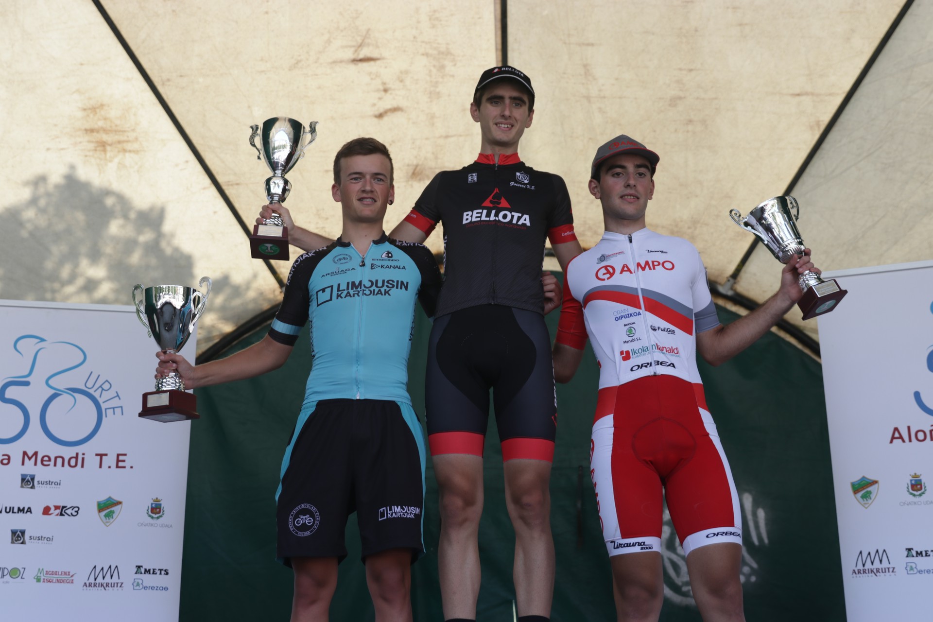 Xabier Isasak (Bellota-Goierri) esprintean irabazi du Mikel Deuna saria
