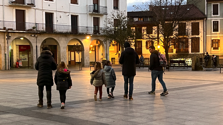 Komunikazioan eragiteko hainbat ekintza, haur eta nerabeen artean tratu onak sustatzeko