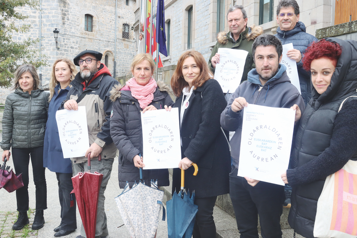 Oldarraldiaren aurrean, Bilbora, hizkuntza eskubideak defendatzera