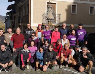 'Zordanbideetan antxintxika' ekimenaren baitan 25 bat lagun joan dira korrika Arrasatetik Gatzagara