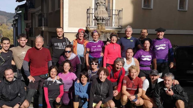 'Zordanbideetan antxintxika' ekimenaren baitan 25 bat lagun joan dira korrika Arrasatetik Gatzagara