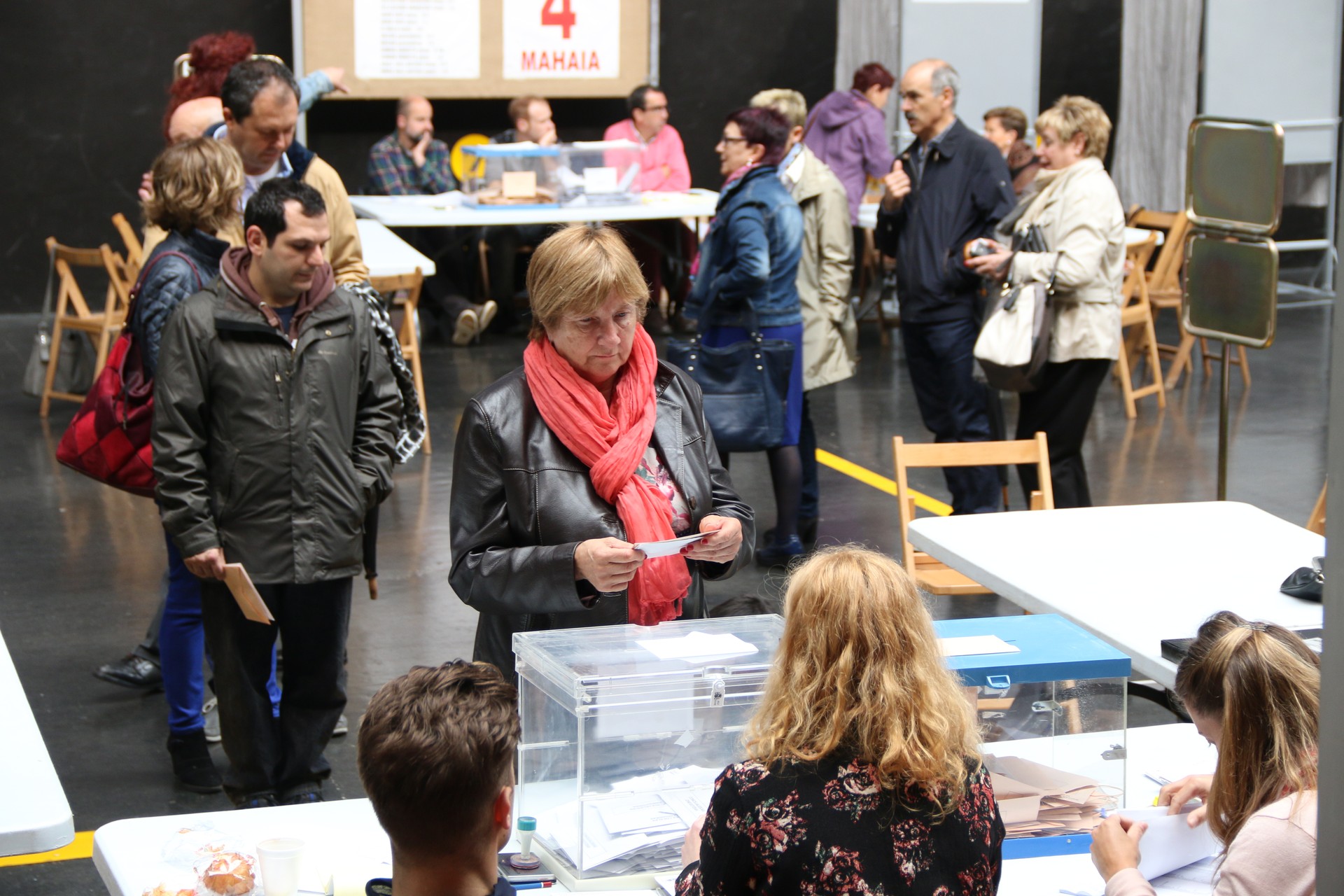 Antzuolan eta Eskoriatzan izan ezik, gainerako herrietan jaitsi egin da parte-hartzea eguerdira bitartean