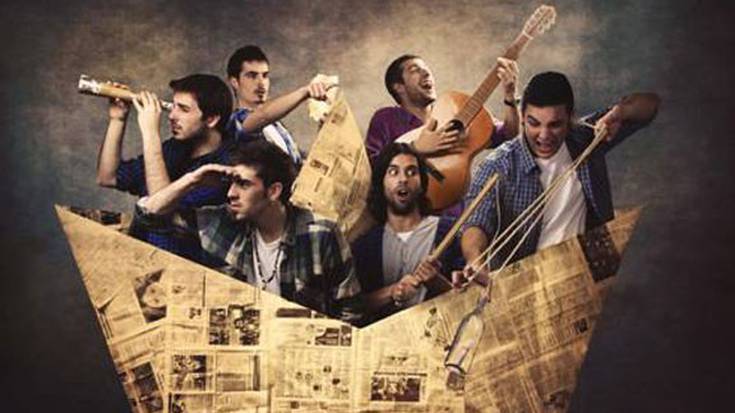 Kataluniako Itaca Band taldea bihar, egubakoitza, udaletxe zaharrean