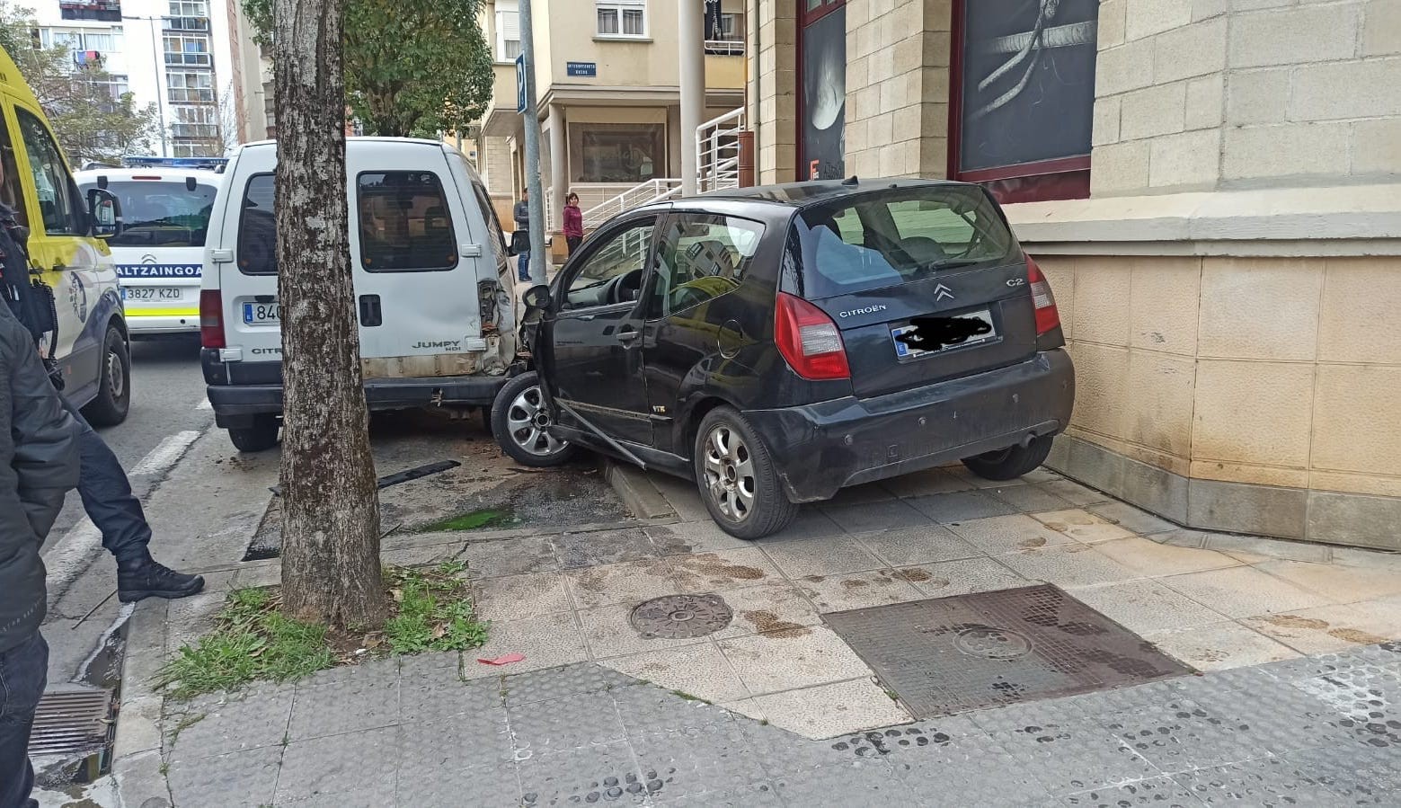 Auto istripua izan da Eskoriatzako Intxaurtxueta auzoan