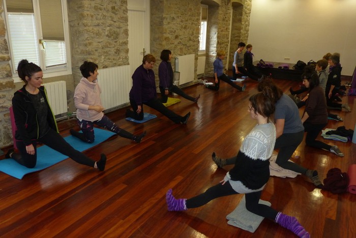 Yoga, eskulan eta gimnasioko ikastaroetako izen-emateak zabalik daude