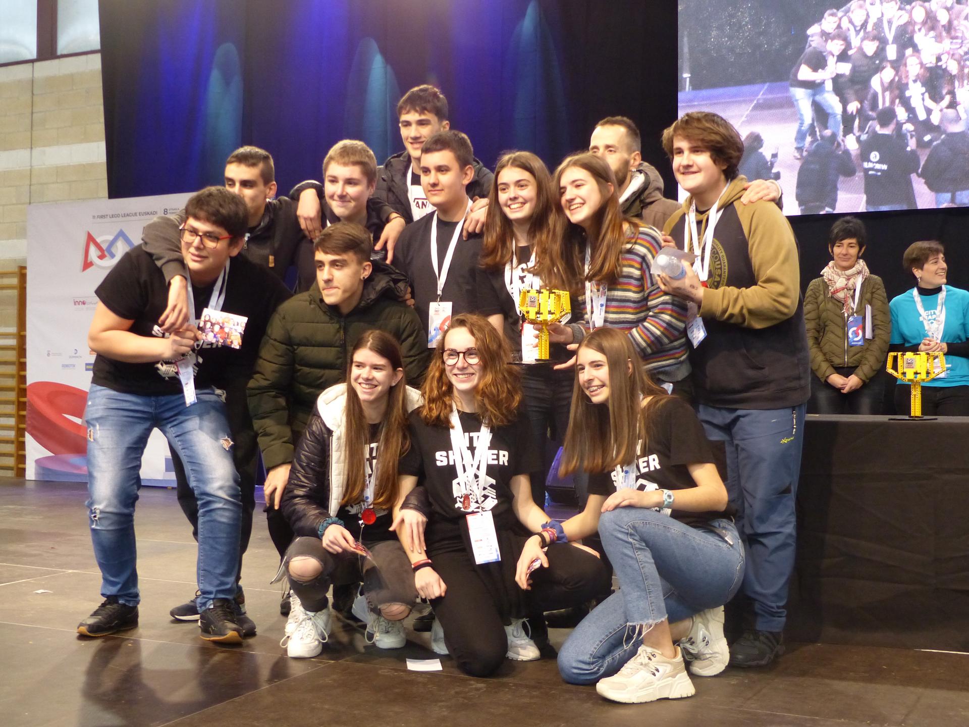 Arizmendi Ikastolako Ikerlan Eguzkilore taldea bigarren sailkatu da First Lego League Lehiaketan