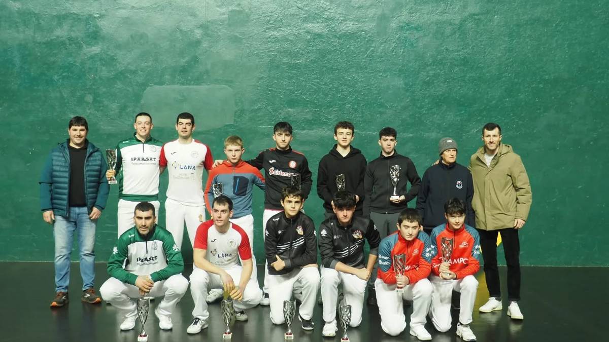 Negua txapelketako finala jokatu dute Aloña Mendiko pilotariek