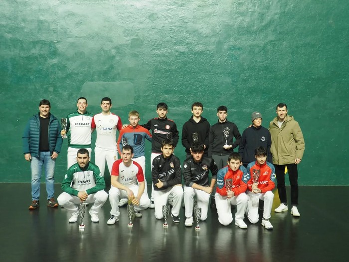 Negua txapelketako finala jokatu dute Aloña Mendiko pilotariek