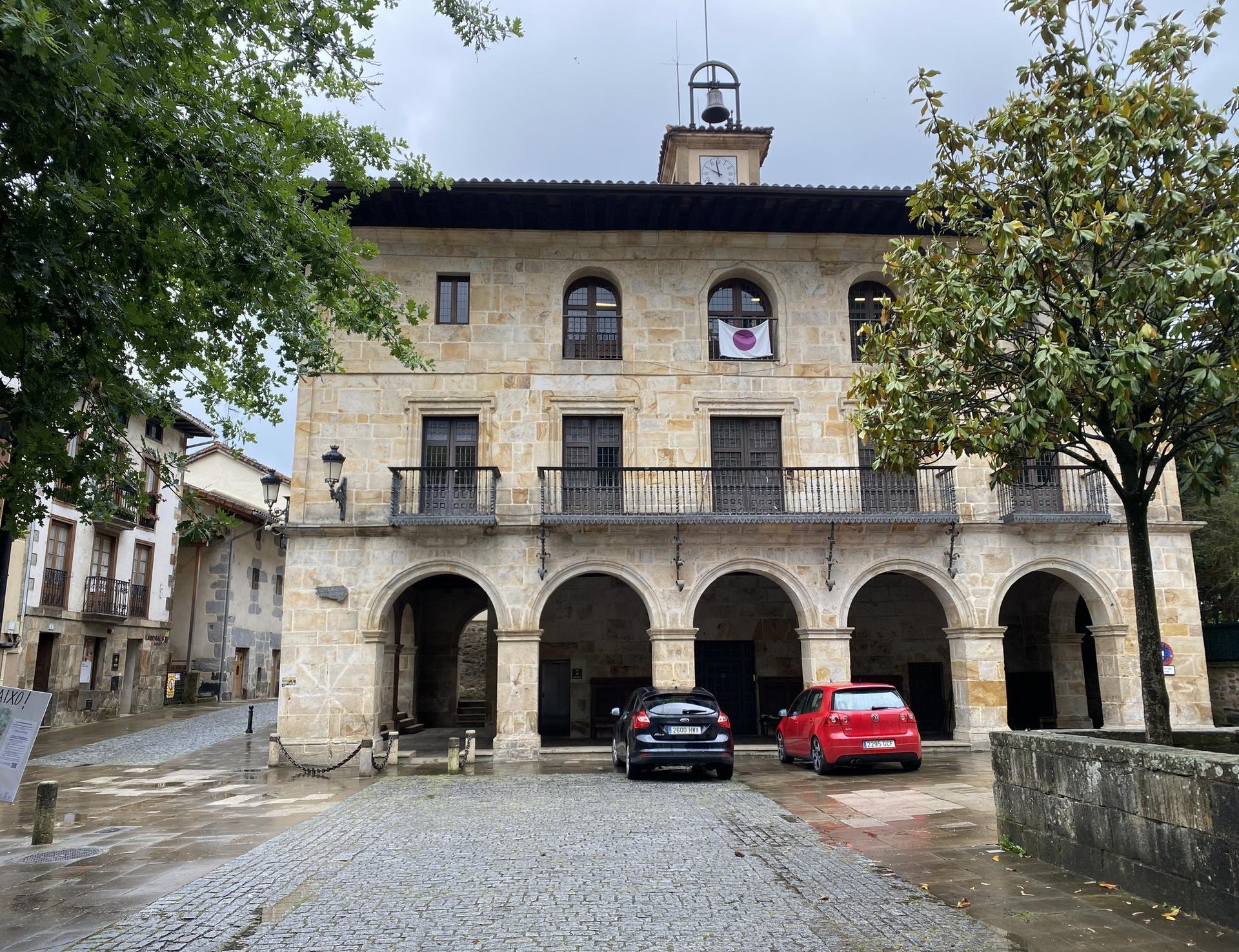 Astelehenean itxita egongo dira udaletxea eta kultura etxea