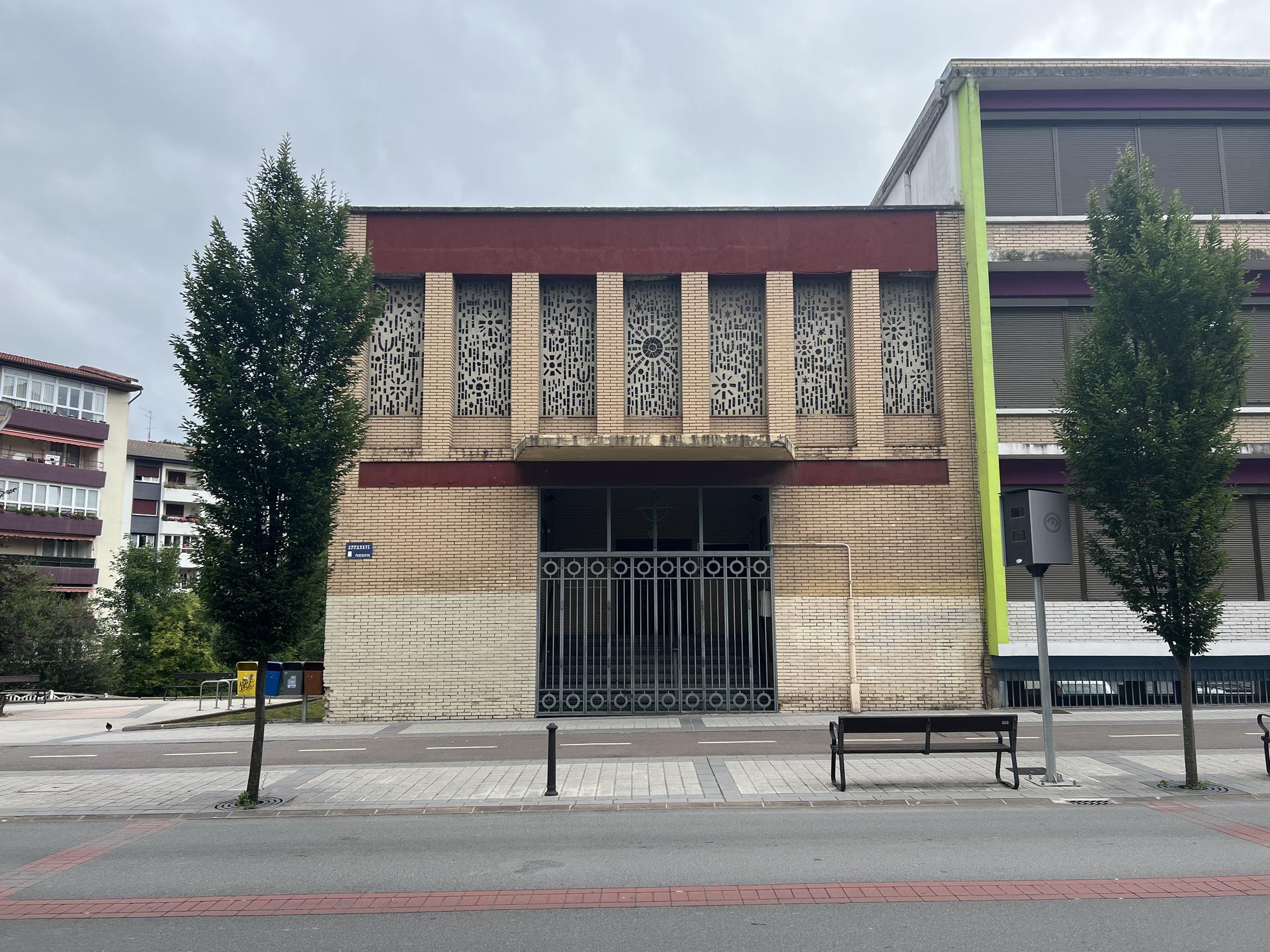 Lanak bukatuta, elizkizunak bueltan dira San Andreseko parrokian