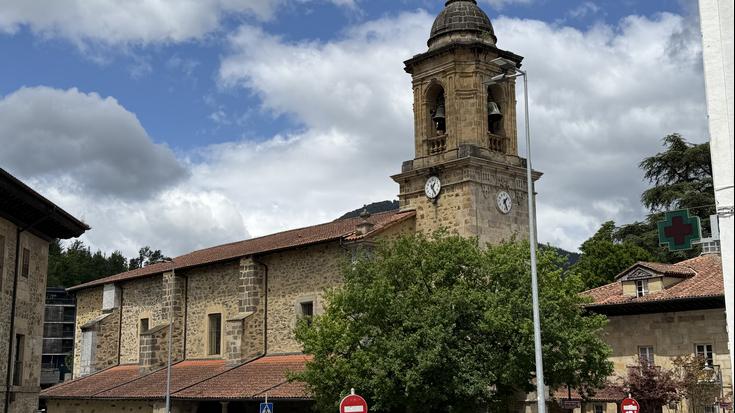 Lapurrak sartu dira Aretxabaletako parrokian